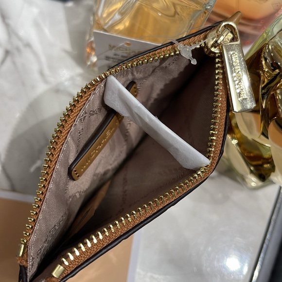 MICHAEL KORS JET SET TRAVEL MEDIUM TZ CARD CASE IN DEER CROCODILE
NWT - Picture 11 of 16